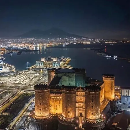 Piccolo Lucio לינה וארוחת בוקר 4*