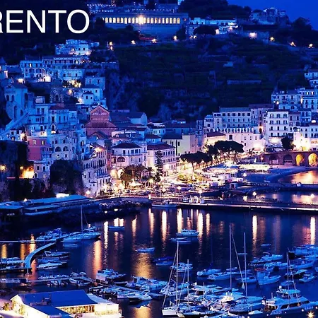 Piccolo Lucio לינה וארוחת בוקר נאפולי