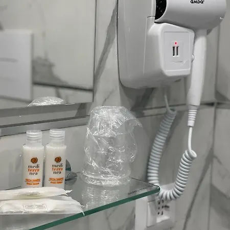 Piccolo Lucio Oda ve Kahvaltı 4*